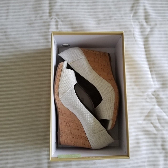 Toms brand wedge heels size 7.5 - Picture 3 of 4